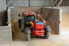 Electric telescopic handlers
