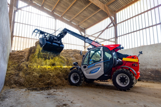 Electric telescopic handlers