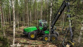 John Deere 1070G harvester