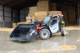 Electric telescopic handlers